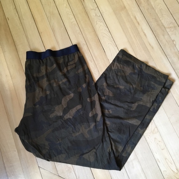 Gap camo long pajama bottoms size extra large - Picture 1 of 5
